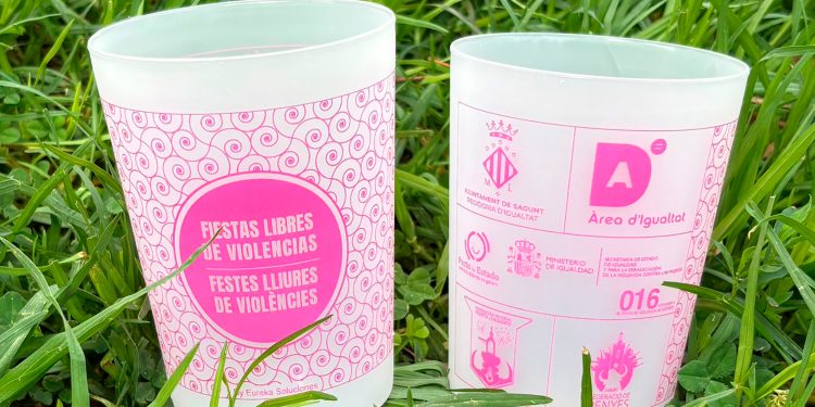 Sagunto planta cara a la violencia en fiestas con vasos reutilizables y puntos seguros