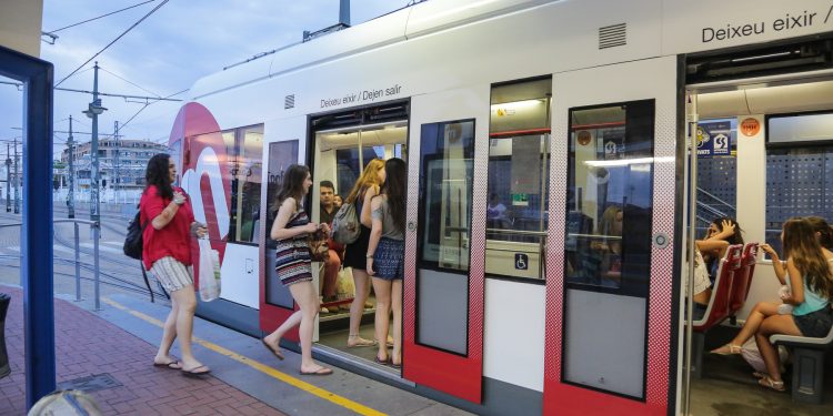 Metrovalencia amplía sus horarios el sábado por la Gran Nit de Juliol