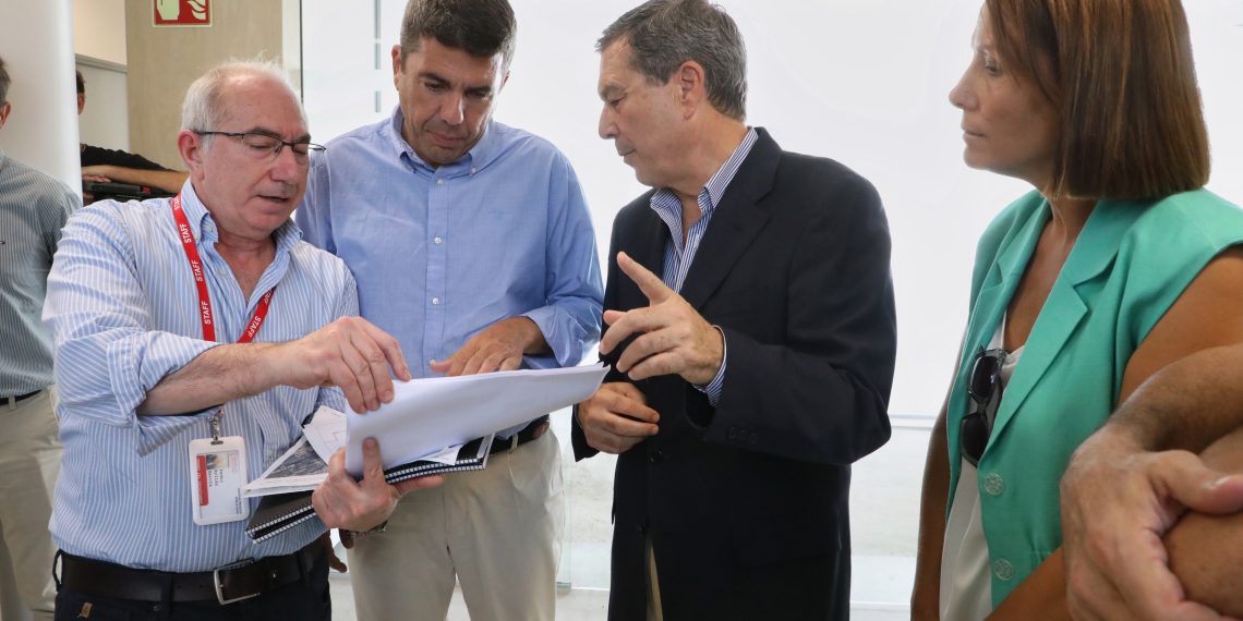 Carlos Mazón ha visitado las obras, junto al conseller de Sanidad, Marciano Gómez, y la alcaldesa de Oliva, Yolanda Pastor