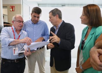 Carlos Mazón ha visitado las obras, junto al conseller de Sanidad, Marciano Gómez, y la alcaldesa de Oliva, Yolanda Pastor