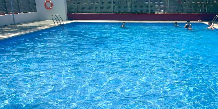 Valencia reabre la piscina de El Palmar tras una reforma integral