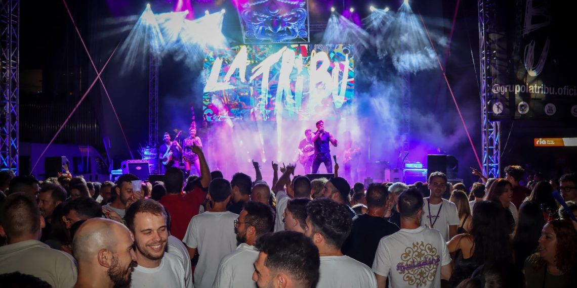 Torrent vivió una noche de conciertos con homenajes a valencianos y a grandes del pop-rock español