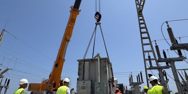 Iberdrola refuerza el suministro eléctrico en l’Horta Sud con la instalación de un nuevo transformador en Silla