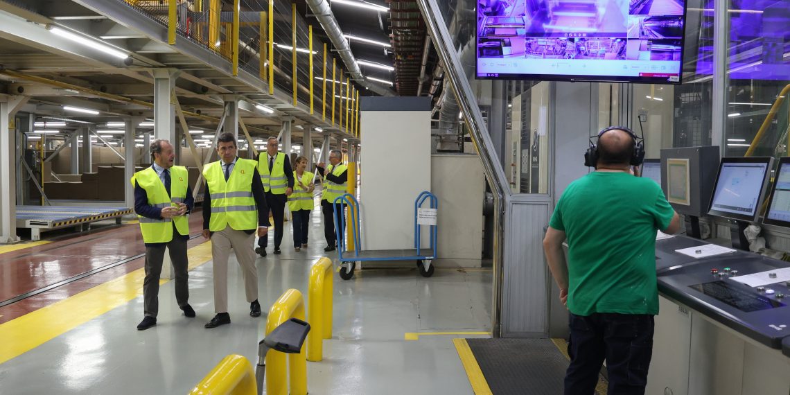 Mazón anuncia 48,6 millones en ayudas a 609 pymes para impulsar el empleo y la reindustrialización en la Comunitat