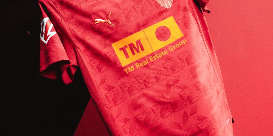 Puma y el Valencia CF presentan la segunda equipación 2025-26