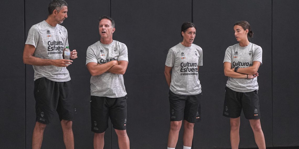 Valencia Basket reafirma su apuesta por la estabilidad en el staff del primer equipo femenino
