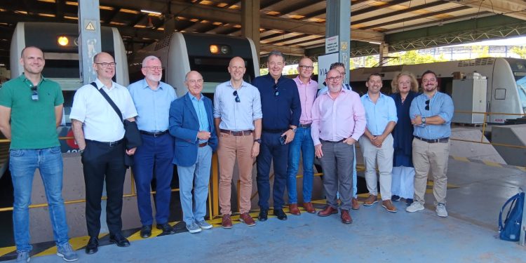 Luxtram visita Metrovalencia para conocer su modelo tranviario