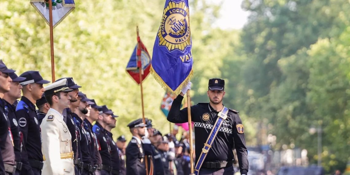 Policía Local Valencia recibe la medalla al mérito de la Policía Municipal de Madrid por su labor durante la riada