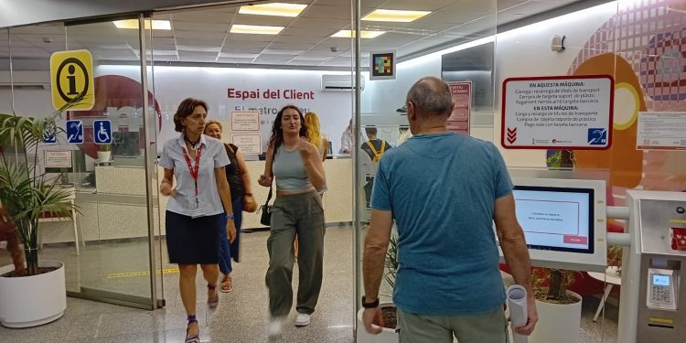 FGV lanza una gran convocatoria para reforzar la atención al cliente en Metrovalencia y TRAM d’Alacant