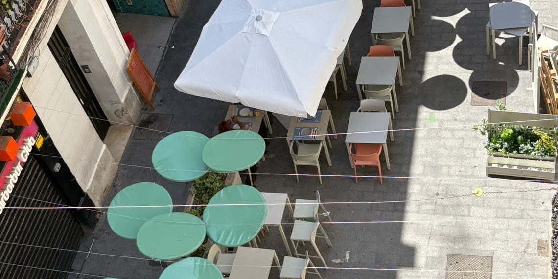 Valencia ensaya en Ruzafa un nuevo modelo de terraza sostenible y menos ruidosa