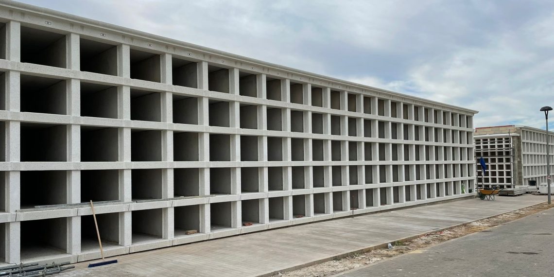 Valencia pide al Ministerio de Transportes adecuar el acceso a la sección 21 del Cementerio General por la V-30