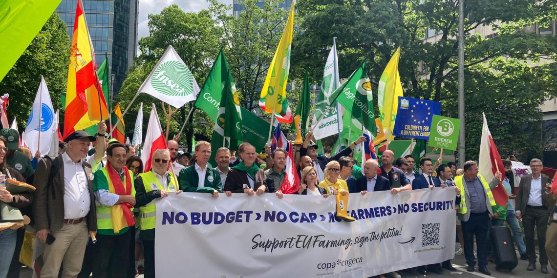 ASAJA protesta en Bruselas contra los planes de Von der Leyen para “enterrar la PAC y cargarse la soberanía alimentaria”