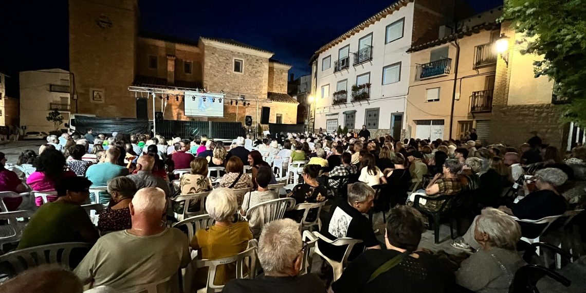 Casas Bajas celebra su Semana Cultural 2025 con astronomía, exposiciones, literatura y conciertos