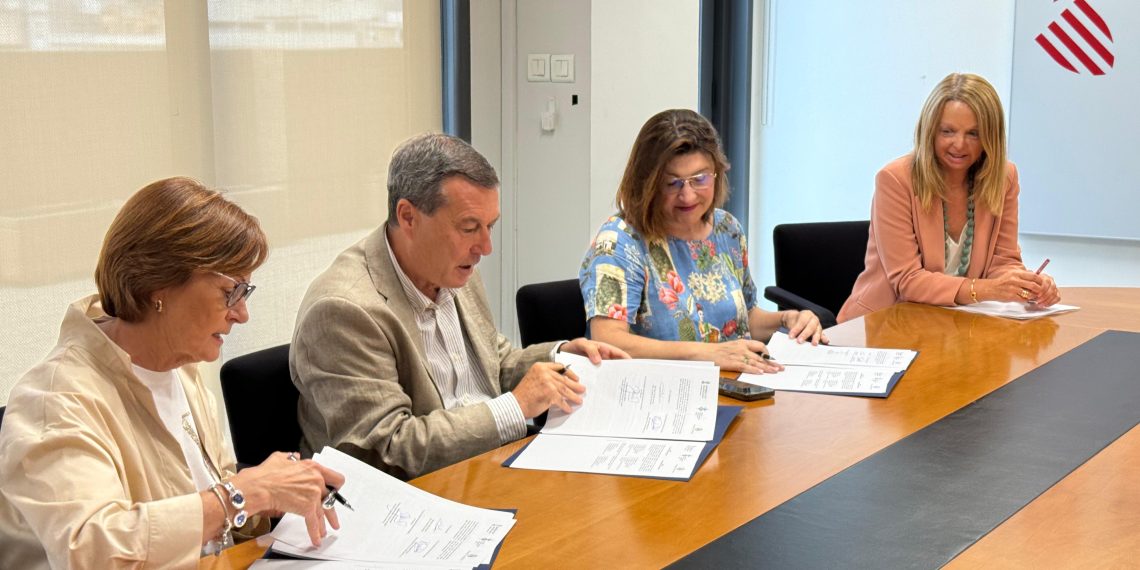 Sanidad firma el convenio con la Universitat de València para las prácticas del alumnado de Ciencias de la Salud en hospitales y centros sanitarios