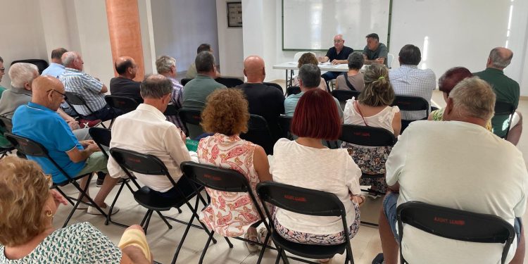 Agricultores de Llaurí se rebelan contra una planta solar que amenaza sus tierras