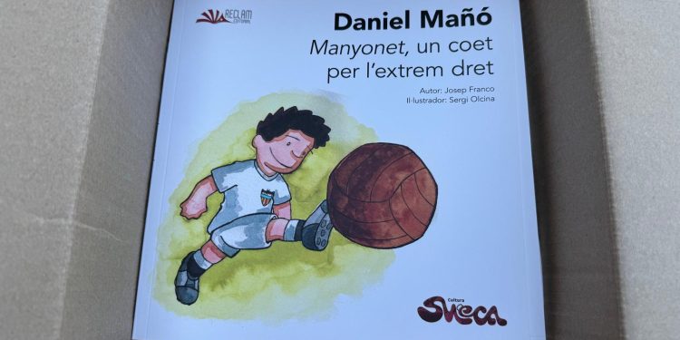 Sueca homenajea a Daniel Mañó y lleva su legado futbolístico a los campus de verano