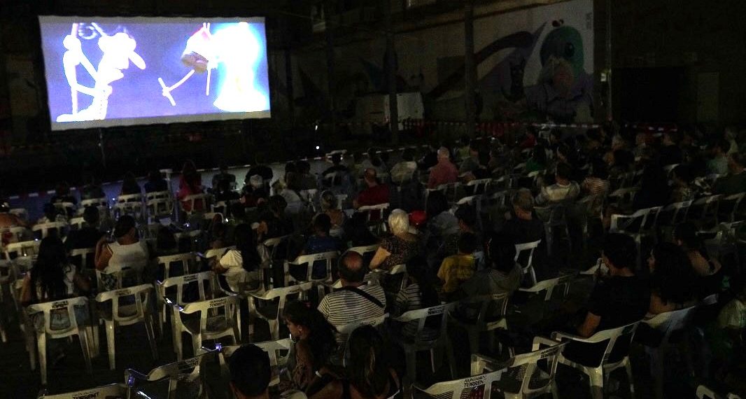 ‘A la Lluna de Torrent’ arranca con un éxito de asistencia de público y ambiente festivo, en su primer fin de semana