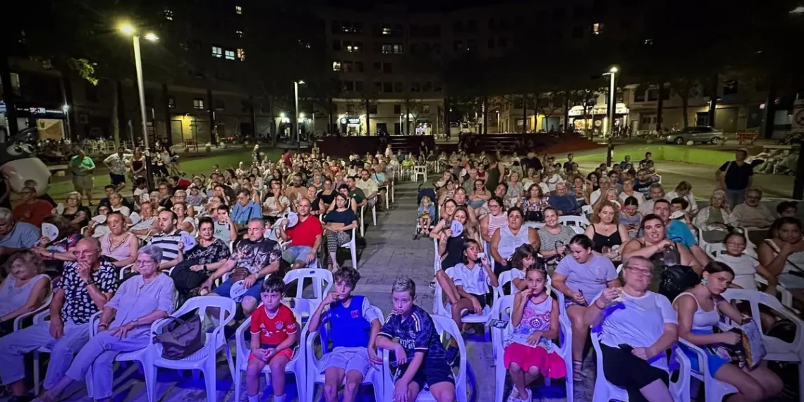Torrent despide “A la Lluna de Torrent 2025” a lo grande con un fin de semana de circo, magia, música y cine