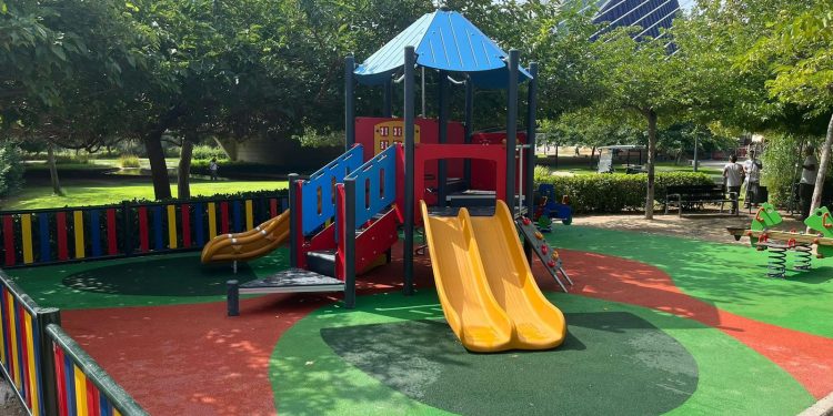 Valencia renueva un área infantil en el Jardín del Túria