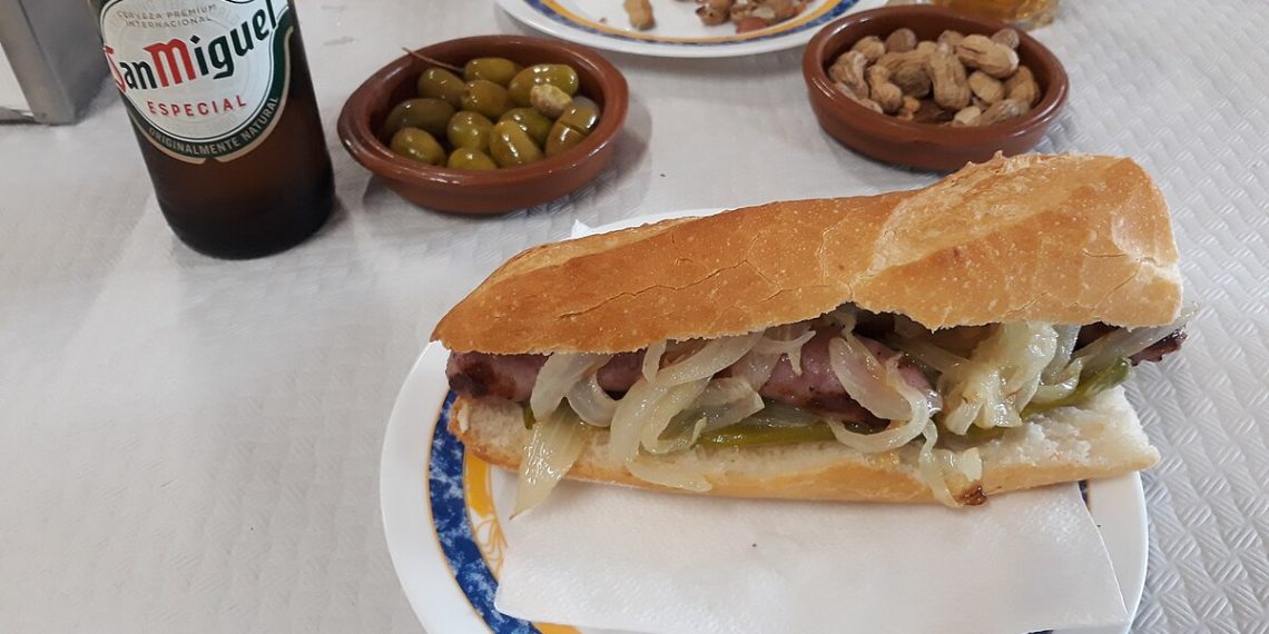 Dónde disfrutar del auténtico esmorzaret en Valencia: guía con los mejores bares, tradición de l'Horta y el cremaet más popular