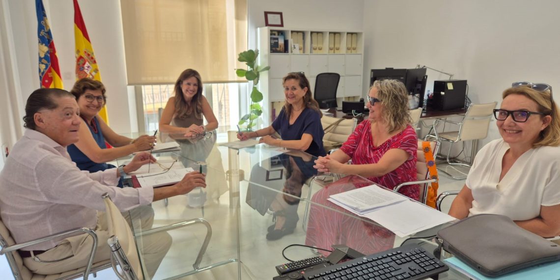 La Entidad Valenciana de Vivienda y Suelo cede tres locales a Ador y Lliria destinados a dependencias municipales