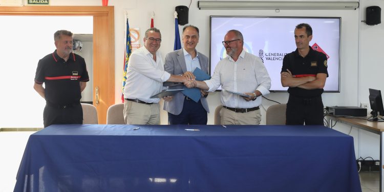 Alicante y Valencia coordinan a sus bomberos para mejorar la respuesta en emergencias