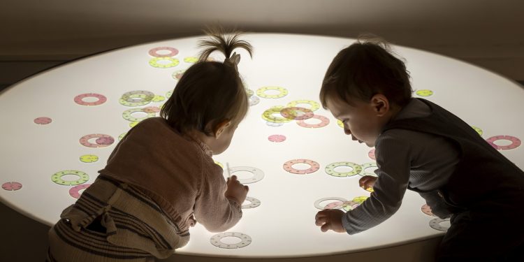 ‘Juguetoría’, el taller del IVAM para bebés que triunfa entre las familias este verano