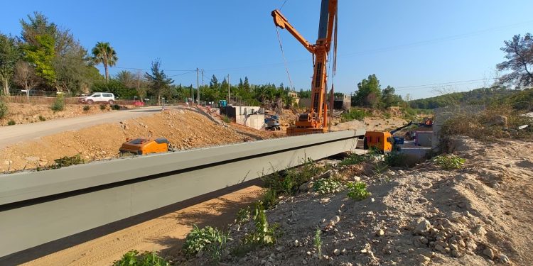 Godelleta estrena puente para triplicar su capacidad tras las riadas