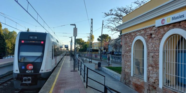 Metrovalencia refuerza el servicio nocturno en la Línea 1 durante la Festa de les Alfàbegues