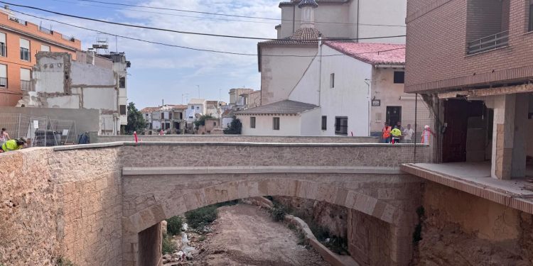 Chiva recupera su histórico Puente Enrique Ponce antes de las fiestas