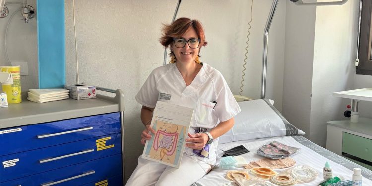 El Hospital de Requena habilita una consulta referente de ostomías para ofrecer atención integral al paciente desde el diagnóstico