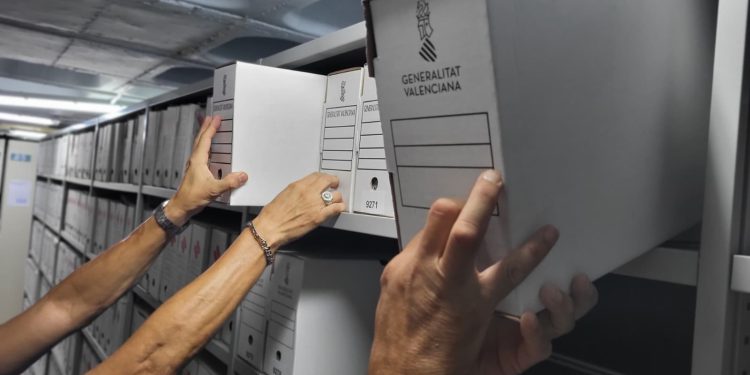 El Archivo Histórico de Castellón inicia el traslado de sus fondos a la nueva sede