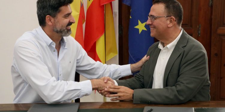La Generalitat refuerza la promoción de fiestas y la comunicación local con dos convenios con la FVMP