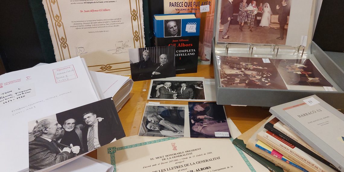 La Biblioteca Valenciana recibe el fondo documental del periodista y dramaturgo Juan Alfonso Gil Albors