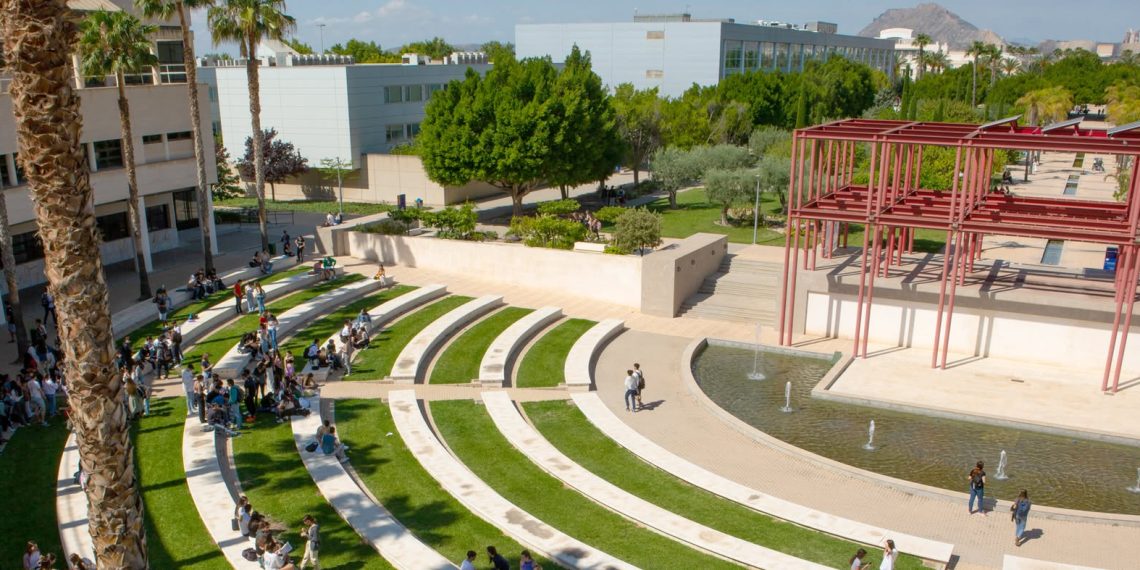 La Generalitat colabora con la Universidad de Alicante en materia de participación ciudadana y en en arquitectura sostenible