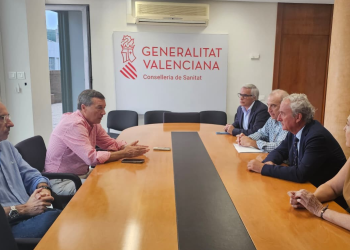 Sanidad y la OMC impulsan un curso pionero en competencias digitales e inteligencia artificial para profesionales sanitarios