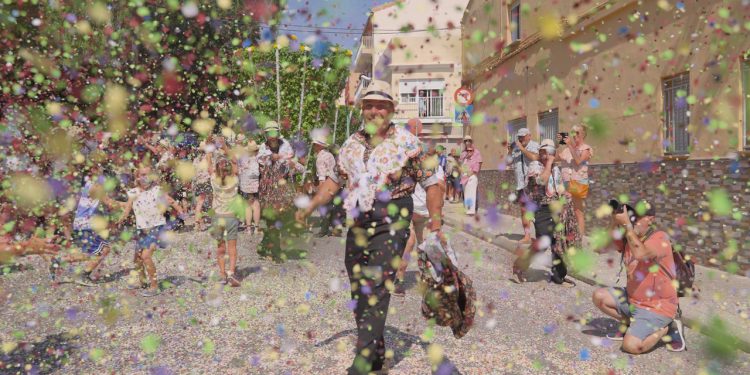 Confeti, fuego y tradición: Terra de festes viaja a Benicarló, Bétera y Finestrat