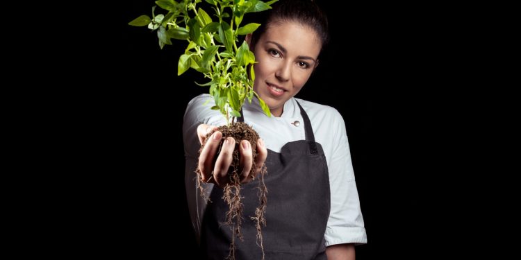 Bolivia despliega su cocina en Alicante Gastronómica con Camila Lechin y sus superalimentos