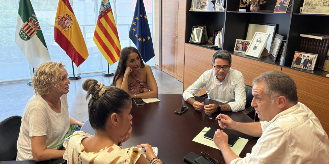 Sanidad aumenta casi un 20 % las ayudas a municipios alicantinos para prevenir adicciones