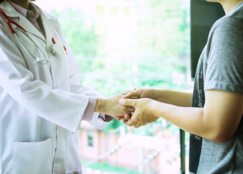 Sanidad implanta un nuevo plan de humanización para ofrecer una atención sanitaria centrada en la persona y poner en valor la labor de los profesionales