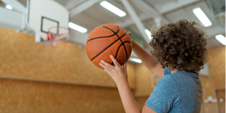El deporte, aliado contra el abuso de pantallas en la infancia