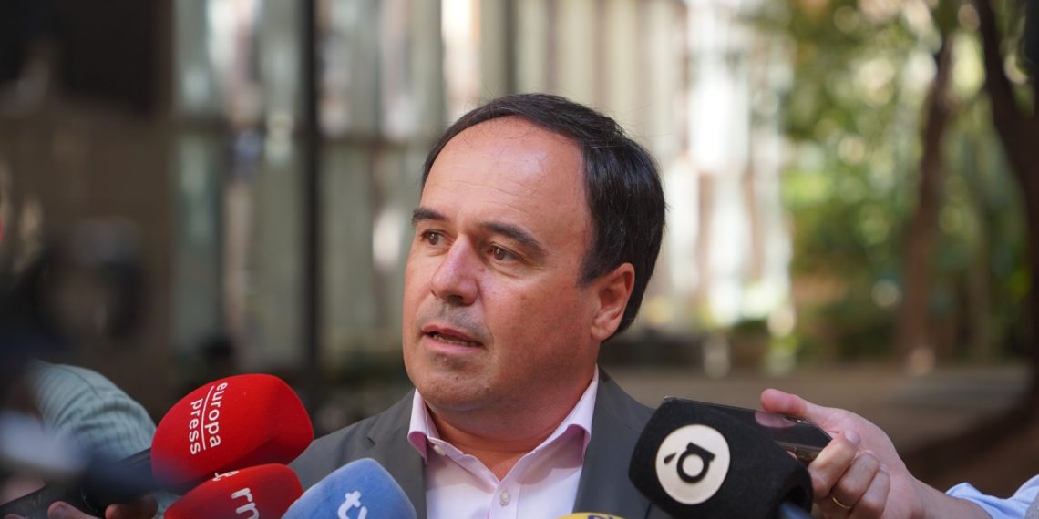 El secretario general del PPCV denuncia que la nueva representante del Ejecutivo socialista para la recuperación ha rechazado reunirse con el Consell hasta septiembre