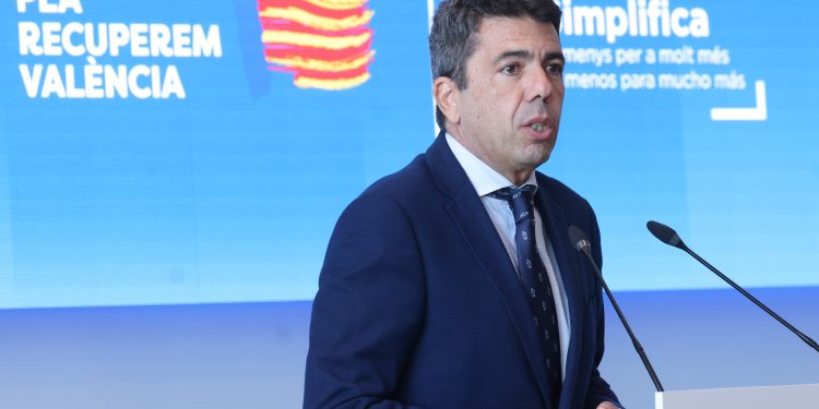 Mazón activa el Plan Simplifica para acercar la Generalitat y agilizar los trámites