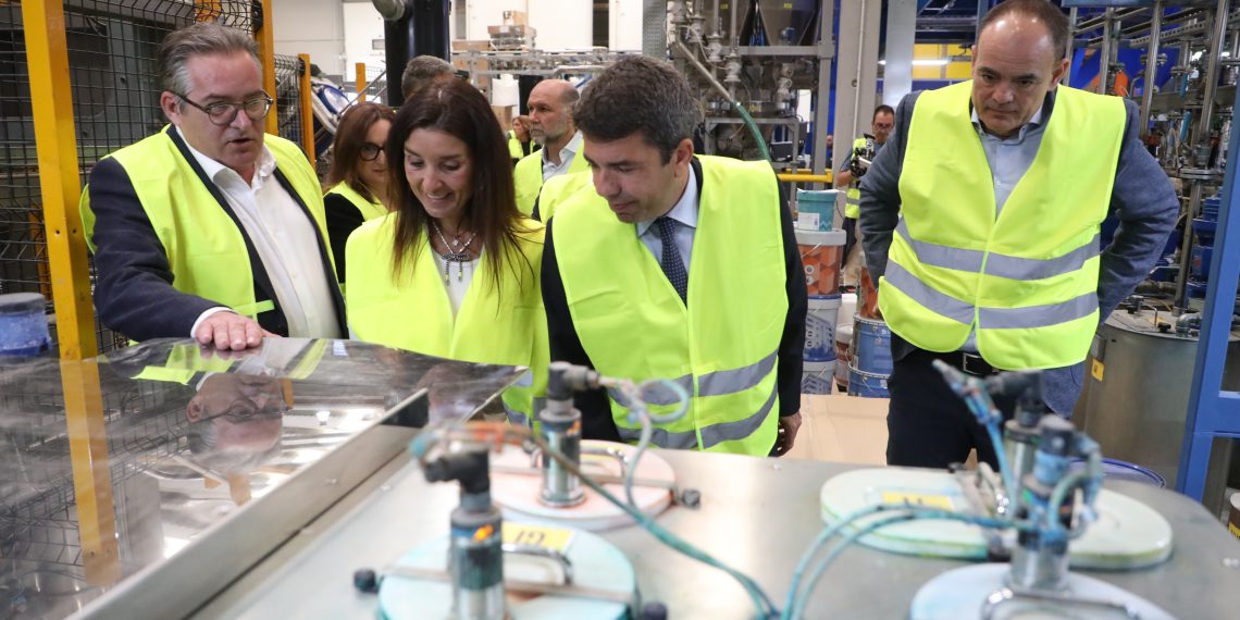 Mazón: “Hemos aprobado 580 operaciones de financiación a coste cero a autónomos y pymes que les han ahorrado 23 millones de euros en intereses”