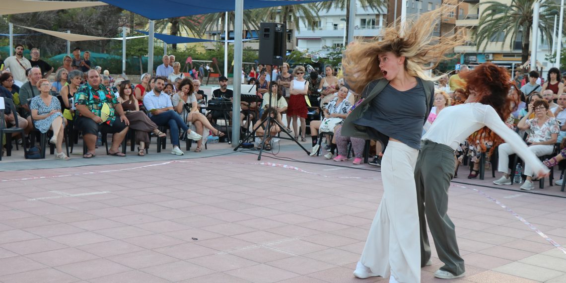 Cientos de saguntinos y saguntinas disfrutaron del VIII festival Fem(me) Dansa del área de Igualdad