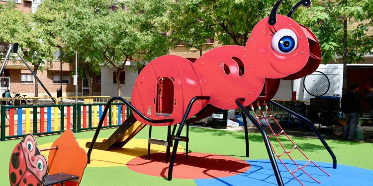 Torrent estrena un juego en forma de hormiga dentro de su plan de renovación de parques infantiles