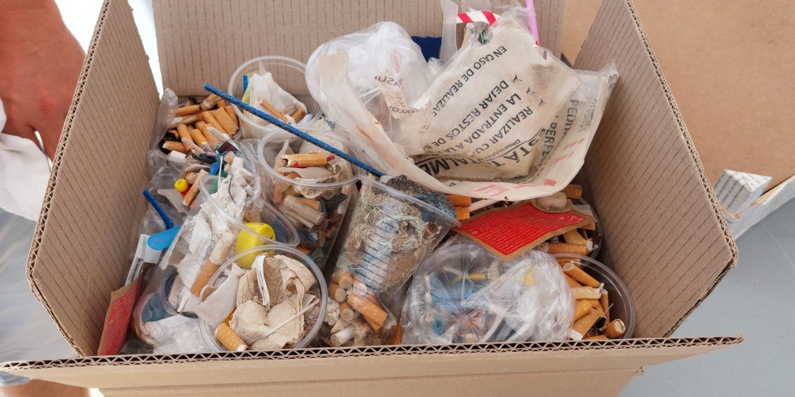 La Pobla de Farnals celebra la X Campaña de Recogida de Microrresiduos en la playa Norte