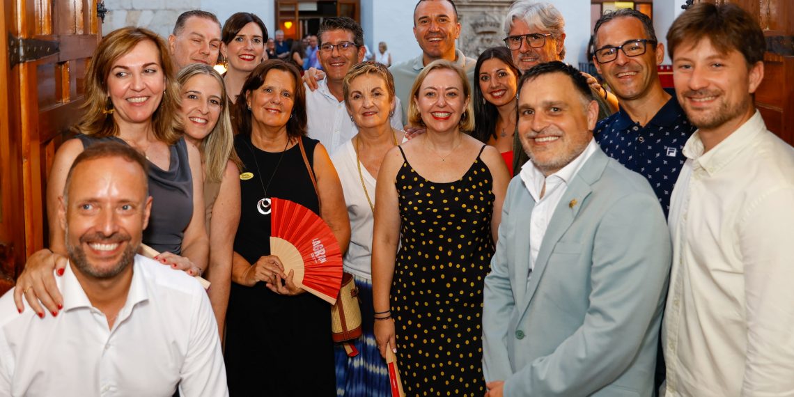 Ontinyent celebra sus primeras fiestas de Moros y Cristianos con reconocimiento internacional