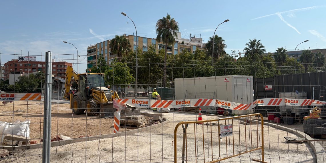 El Ayuntamiento ultima la mejora del acceso peatonal al apeadero de la Font de Sant Lluís