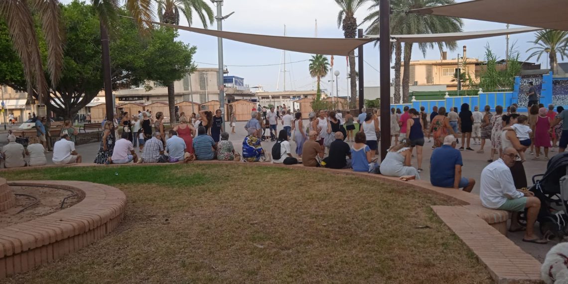 Gran acogida de las actividades gratuitas para mayores organizadas en la playa de La Pobla de Farnals